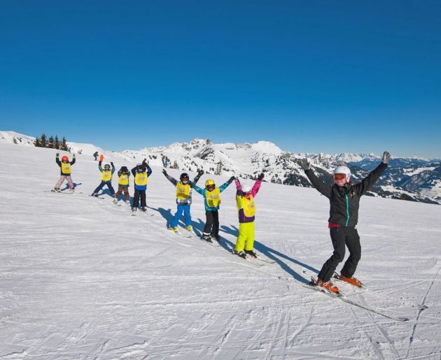 Fortgeschrittene Skikinder auf den Pisten im Skigebiet Großarltal - Dorfgastein in Ski amadé